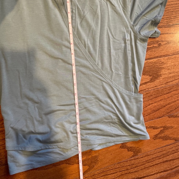 Lululemon round trip tee in blue cast size 6 faux wrap short sleeve - Picture 6 of 8